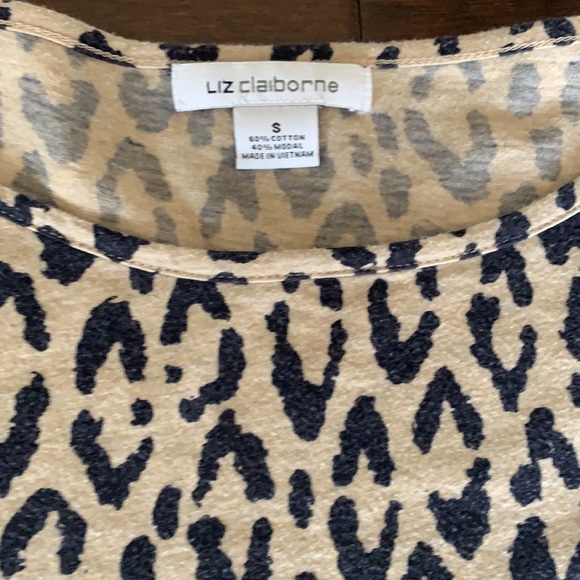 Liz Claiborne Quarter Length Sleeve Shirt - Picture 2 of 2